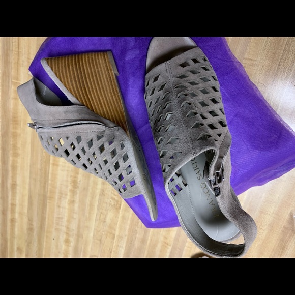 Franco Sarto suede taupe sandals - Picture 4 of 10